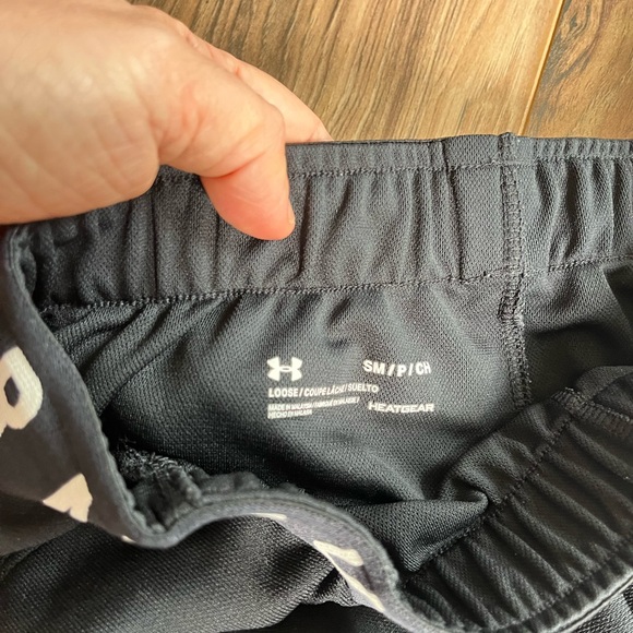 Under Armour Women's Play Up 3.0 3 Inch Short pair of 2 gray & black size xsmall - Picture 4 of 10